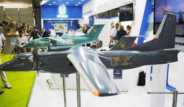 Україна показала сучасну бронетехніку і літаки (фото, відео)