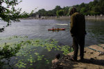 В Днепре возле водопада людей и животных подстерегает смертельная опасность: уничтожает одним ударом