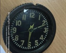 Чоловік намагався завезти з Росії радіоактивний годинник