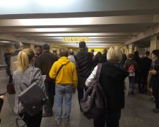 В киевском метро случился коллапс: тысячи людей не могут уехать, что происходит