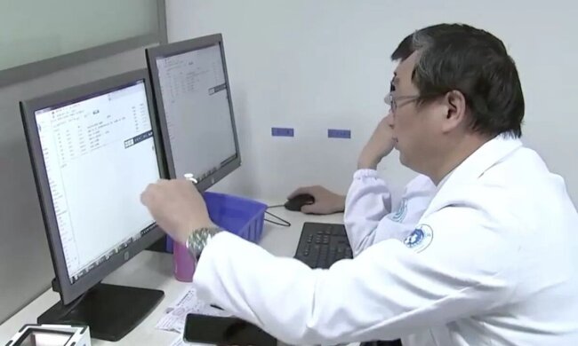 Черв'яки в мозку чоловіка. Фото: mirror