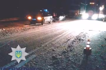 Водій Lexus протаранив бензовоз, убивши себе і пасажира
