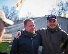 Убивал: боец Азова случайно встретил фанатку "русского мира"