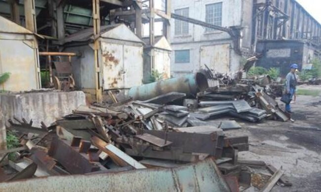 Екс-власники запорізького заводу намагались вивезти обладнання в Росію (фото, відео) 