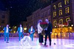 Українець освідчився коханій у центрі Львова, шалена романтика: ковзанка, каблучка і сотня троянд