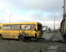 Маршрутка устроила месиво под Киевом: фото