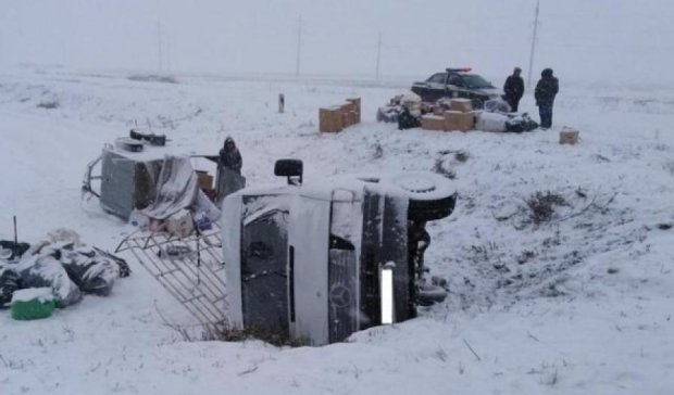 На Харьковщине перевернулся микроавтобус: один человек погиб