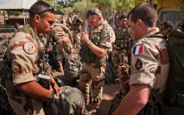 Иностранный легион идет в атаку: французские войска вступили в войну