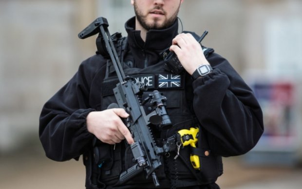 СМИ показали кадры, где полиция добивает лондонского террориста