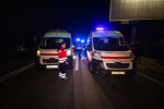 Вирізали з купи металобрухту: під Києвом Mercedes влетів у відбійник, на порятунок життів лишаються хвилини