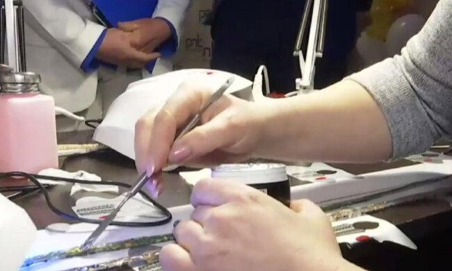 Манікюр. Фото: Youtube