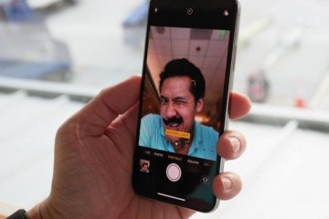 Познущались, як могли: iPhone X влаштували жорсткі випробування 