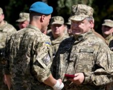 Порошенко порахував  загиблих на Донбасі десантників (ВІДЕО)