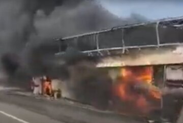 Возгорание автобуса, скриншот с видео