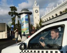 Таксист змусив халявщиків умитися зеленкою: відео