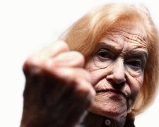 На Тернопільщині жінка жорстоко побила 14-річного однокласника свого сина