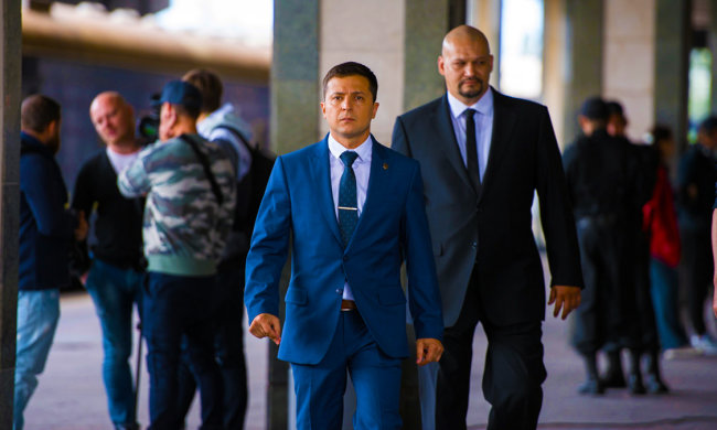 У Зеленского срочно обратились к украинцам: "Берите друзей и родственников"