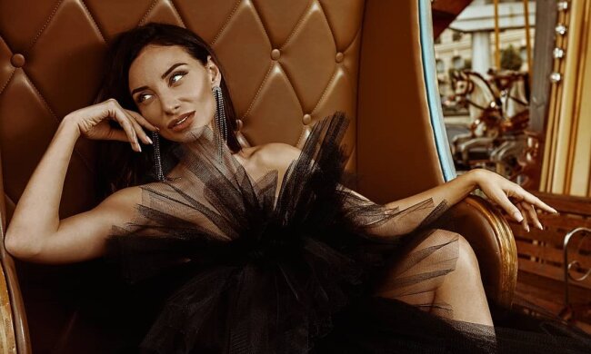 Соблазнительная экс-жена вратаря "Динамо" поразила откровенными снимками: позировала полуобнаженной