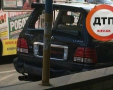 Невдале пограбування: столичні автокрадії потрапили під колеса Lanos