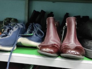 Взуття у секонд-хенді: фото скрін Ютуб