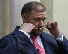 Добкін зазнав фіаско з львівським артефактом "Перемоги": "Тобі руки переламають, і в ж**у засунуть"