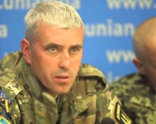 У Білій Церкві кандидат-нацгвардієць агітує за себе біля дільниці (відео)