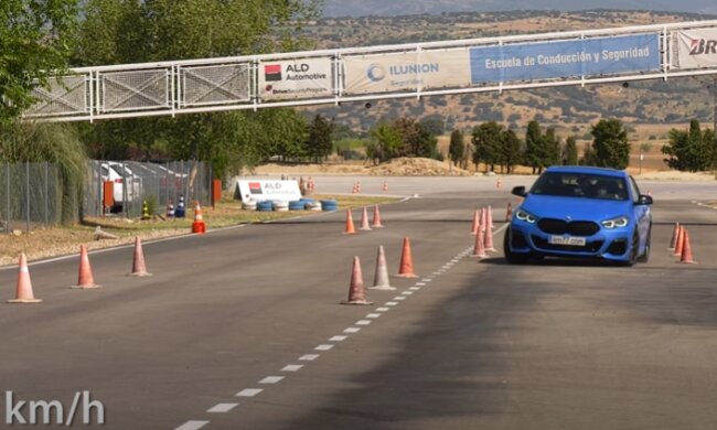 BMW M235i Gran Coupe, скріншот