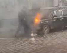 У Франківську загорівся авпомобіль, кадр з відео ЧАТ 112: YouTube