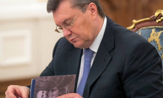 Головне за ніч: відставка друга Путіна і повернення улюбленої книги Януковича