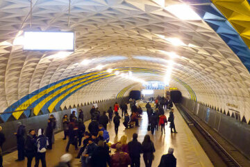 Вынесли из вагона вперед ногами: в харьковском метро скончался мужчина, кадры не для слабонервных