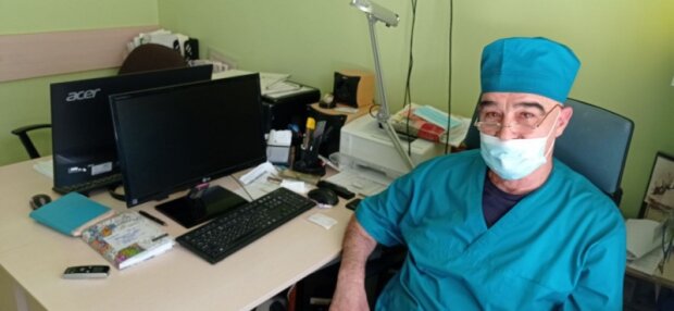 На Буковине врач чудом вырвался из лап ковида и рассказал о пережитом: "Четыре месяца через маску"
