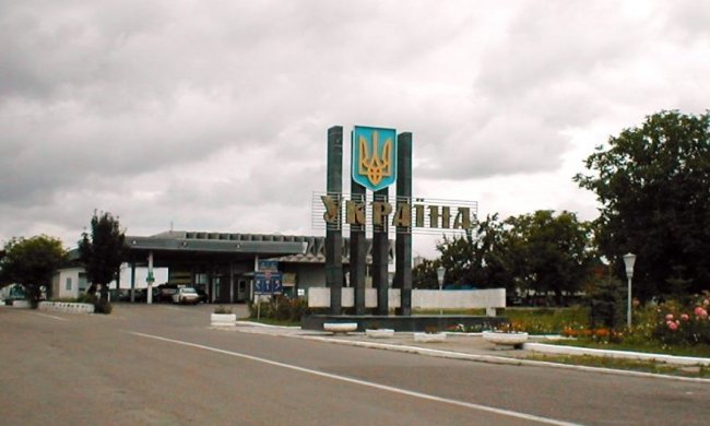 При виїзді з України не треба буде принижуватися