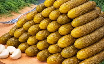 Квашенные огурцы, кадр с видео