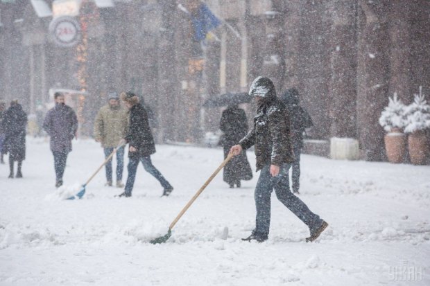 Мокрий сніг та штормове попередження: де вдарить негода в Україні