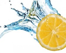 Лимонная вода: можно ли считать ее утренним напитком