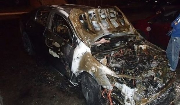 На Троєщині загорілись три автомобілі