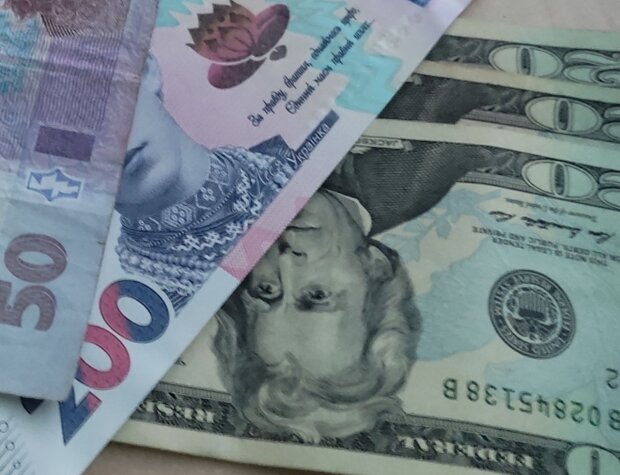 Обмін валют. Фото: Знай.UA