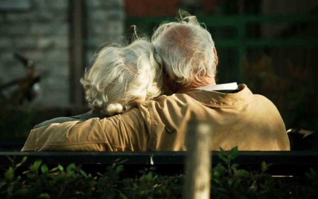 Сайт для взрослых "осчастливит" пенсионеров