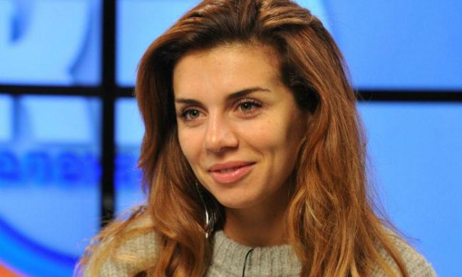 Седокова в прозорій сукні прикрила груди тільки стразами: відео 18+