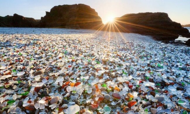 Сказочные пляжи мира: от розового до стеклянного (фото)