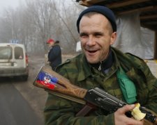 Бойовики "ЛНР" вигадали "тиху маївку" під дулом автоматів