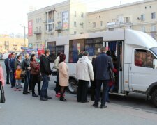 Перекур не за розкладом: запорізький маршрутник кинув людей посеред дороги і пішов "у справах"