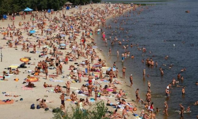 Толпы отдыхающих бегут с украинских пляжей: что происходит