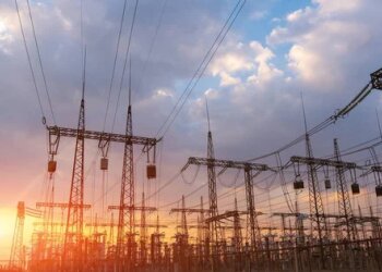 Відключення світла через обстріли: 5 областей без електроенергії