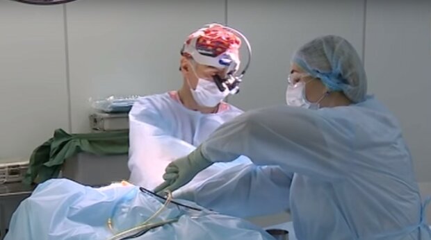 Лікарі, скріншот з відео