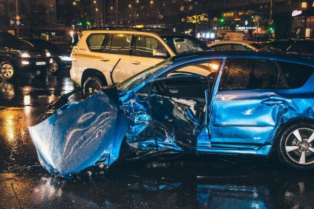 В Киеве водитель Audi под кайфом устроил кровавый ад, разбиты 4 авто, погибла девушка