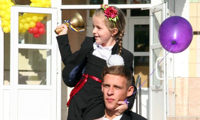 останній дзвоник, фото: МВС України