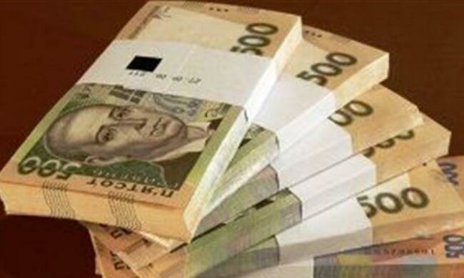 Голові виборчої комісії в Миколаєві прямо на дільниці передали 27 тис грн