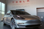 Маск показал первую поездку на Tesla Model 3