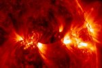 NASA засняло сразу три солнечных вспышки